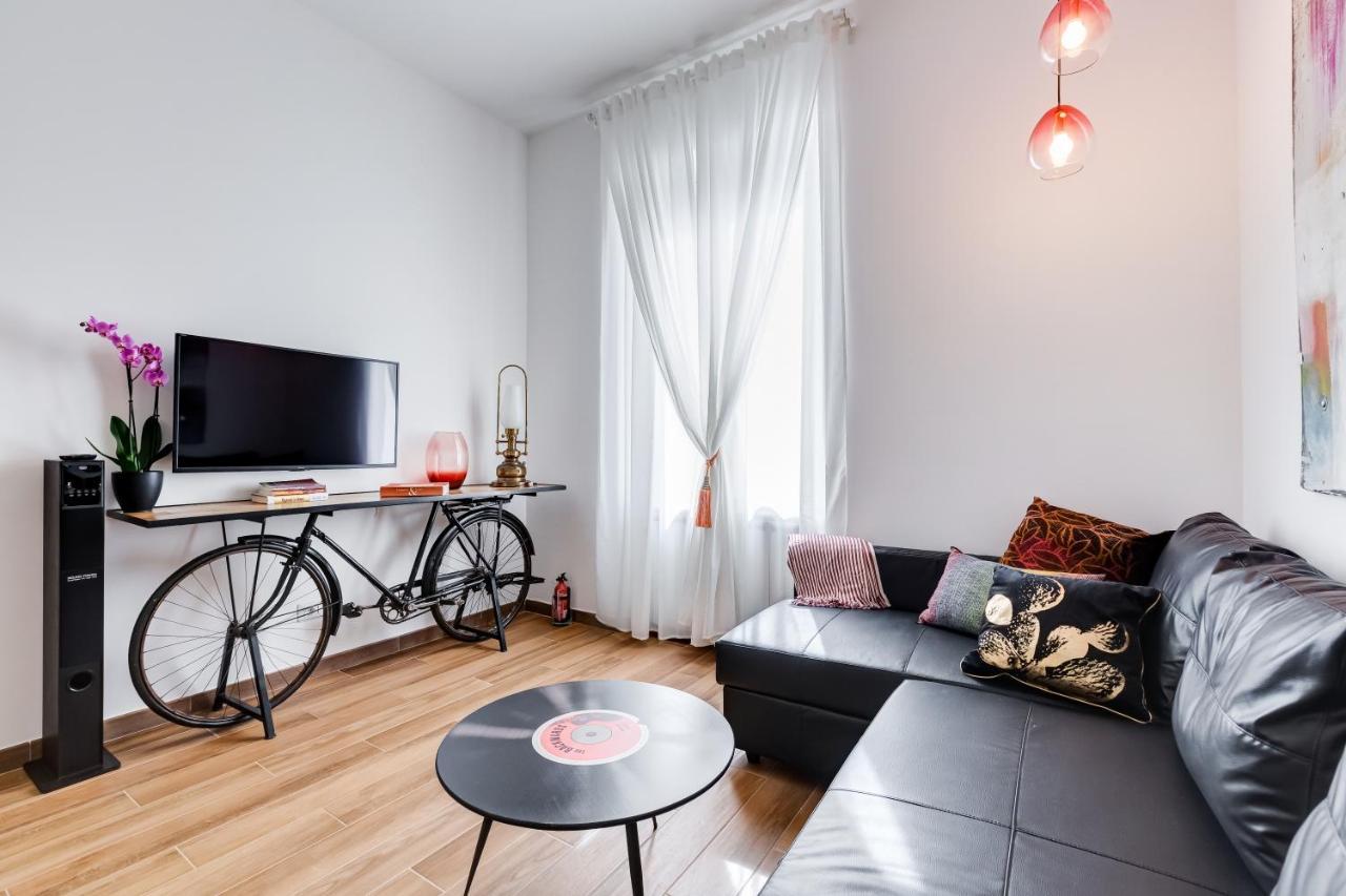 Lovely Two-room In The Center Of * Rom