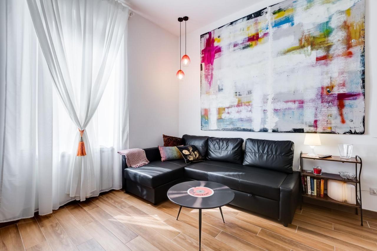 Lovely Two-room In The Center Of * Rom